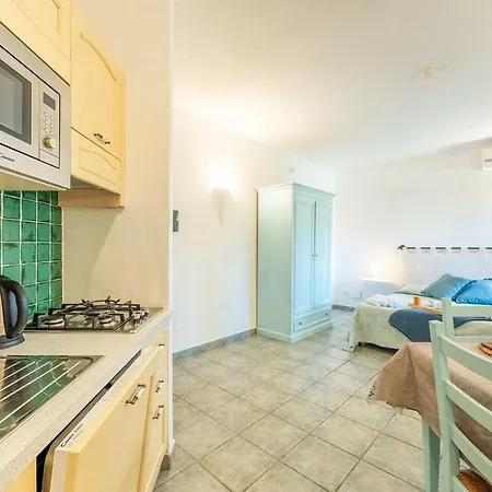 Relaxing Residenzia Village M2 Premium Sleeps 2 Apartment Palau